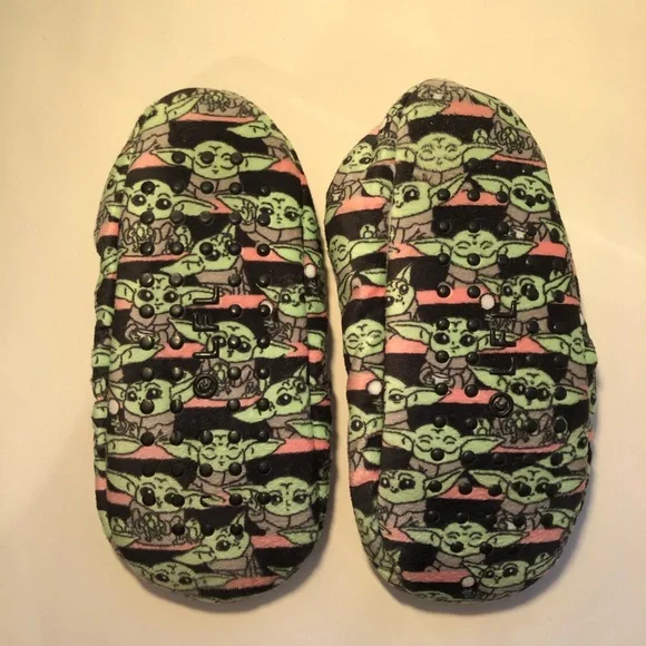 Grogu Baby Yoda Fuzzy House Slippers Disney Mandolorian The Child NWOT - Picture 5 of 5